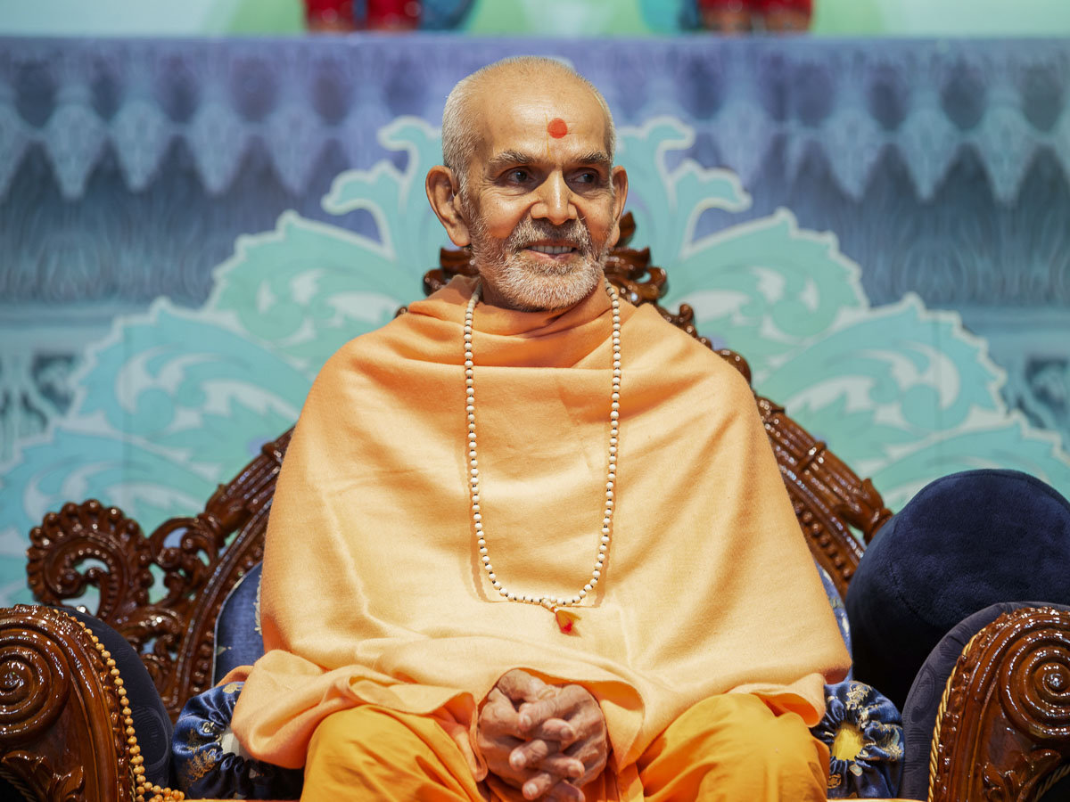 Param Pujya Mahant Swami Maharaj during the assembly, 26 Mar 2017