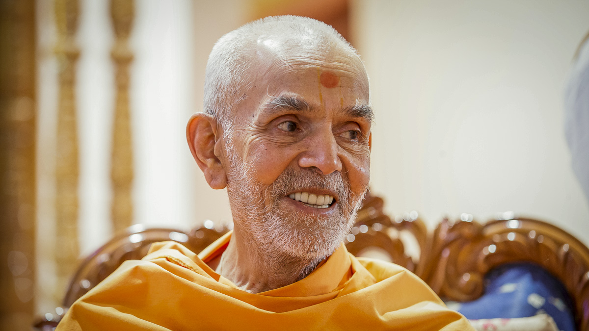 Param Pujya Mahant Swami Maharaj in a divine, jovial mood, Mayfair, Johannesburg, 27 Mar 2017