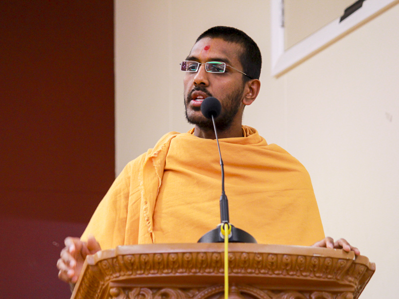 Vedantpriya Swami addresses the assembly