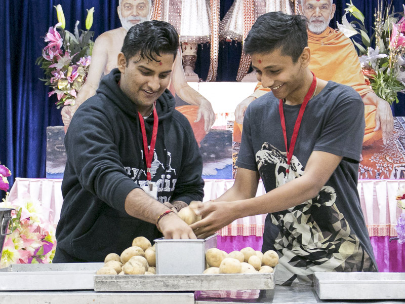 Kishores during Brahmavidyani College shibir