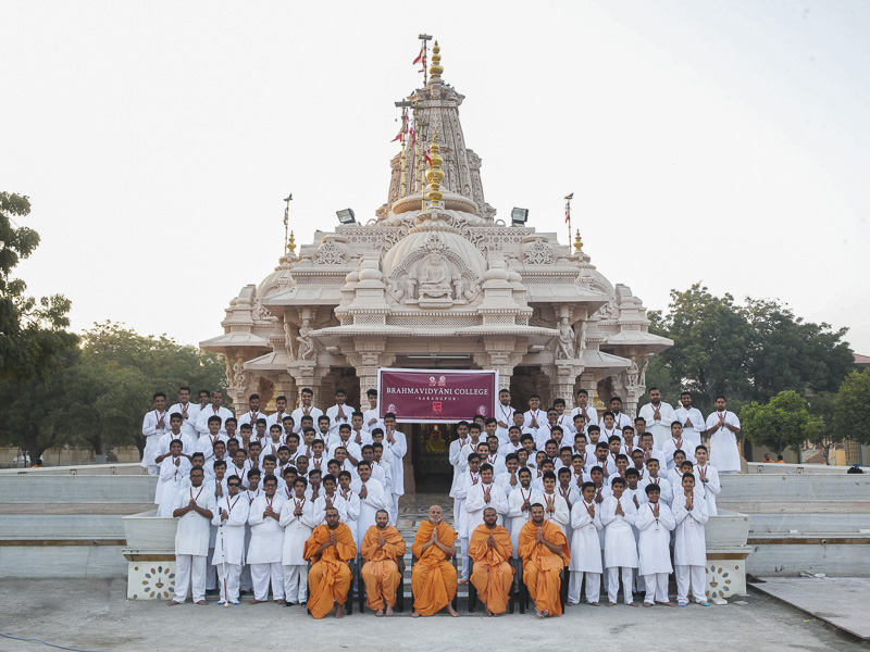Kishores with senior sadhus