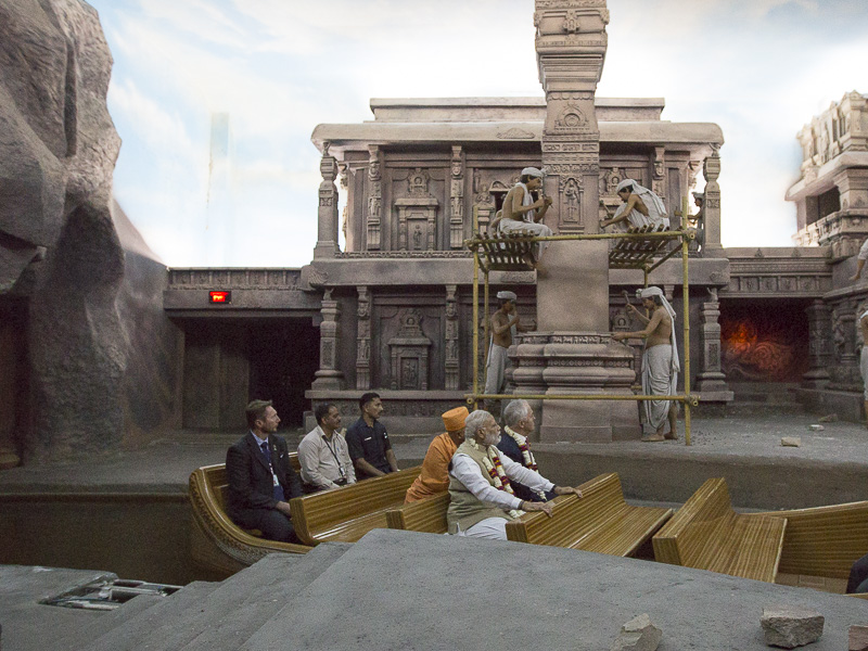 PM Modi and PM Turnbull visit the 'Sanskruti Darshan' exhibition