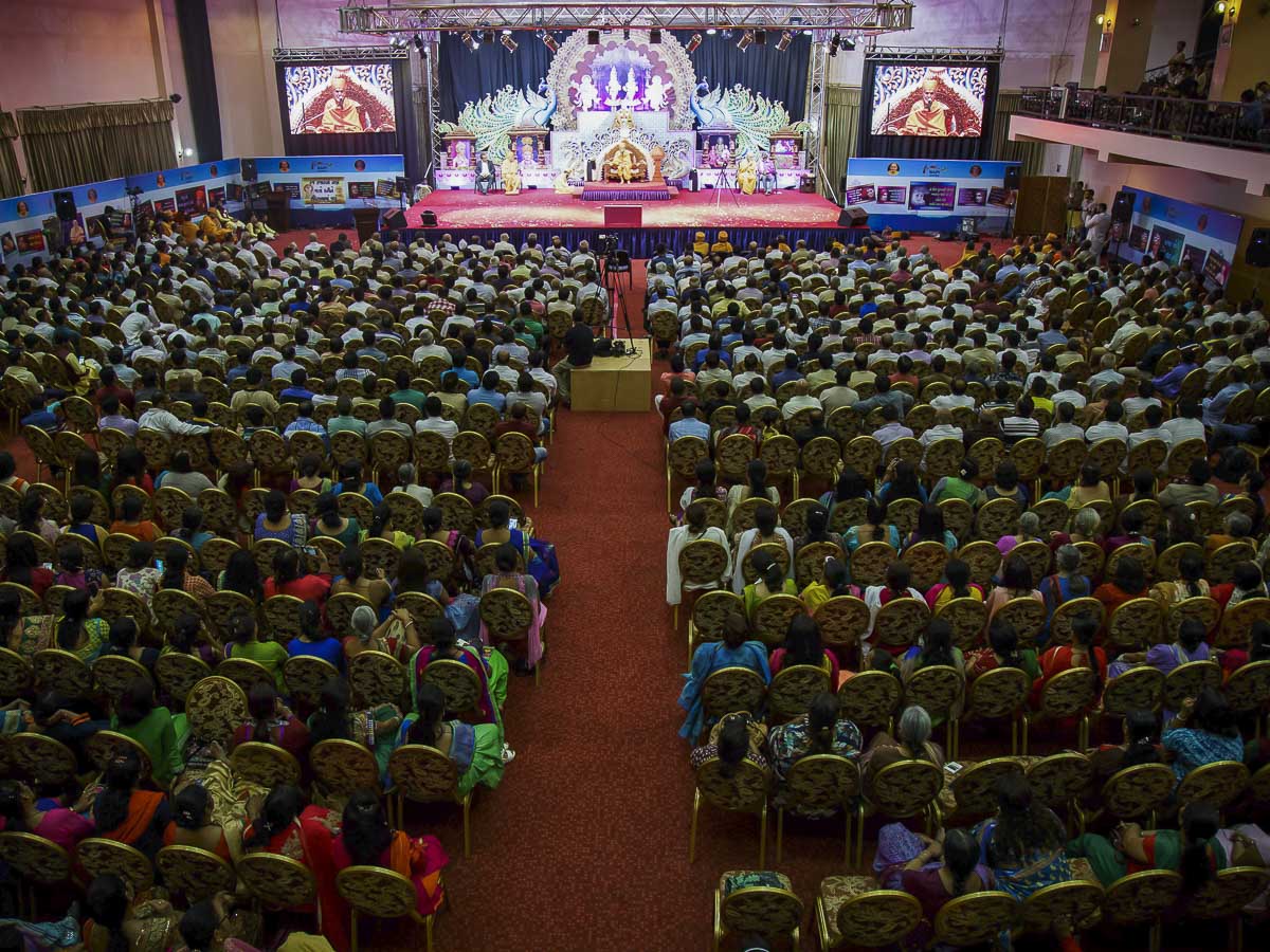 Devotees during the assembly, 5 Apr 2017