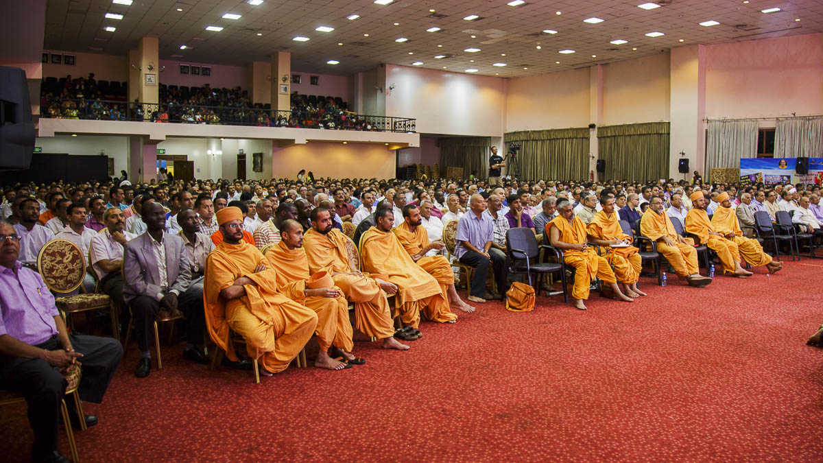 Sadhus and devotees during the assembly, 5 Apr 2017