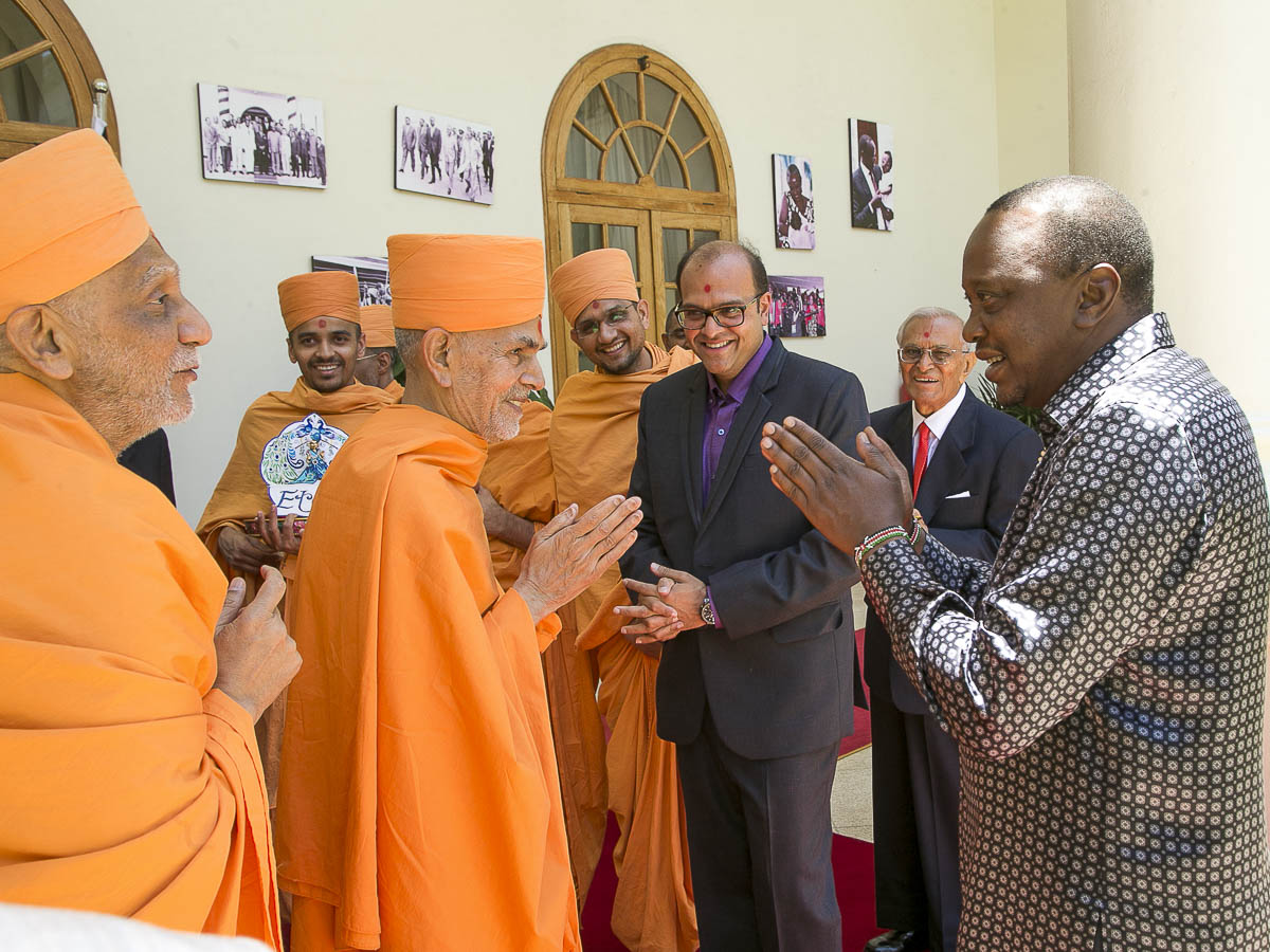 HE Uhuru Kenyatta welcomes Param Pujya Mahant Swami Maharaj