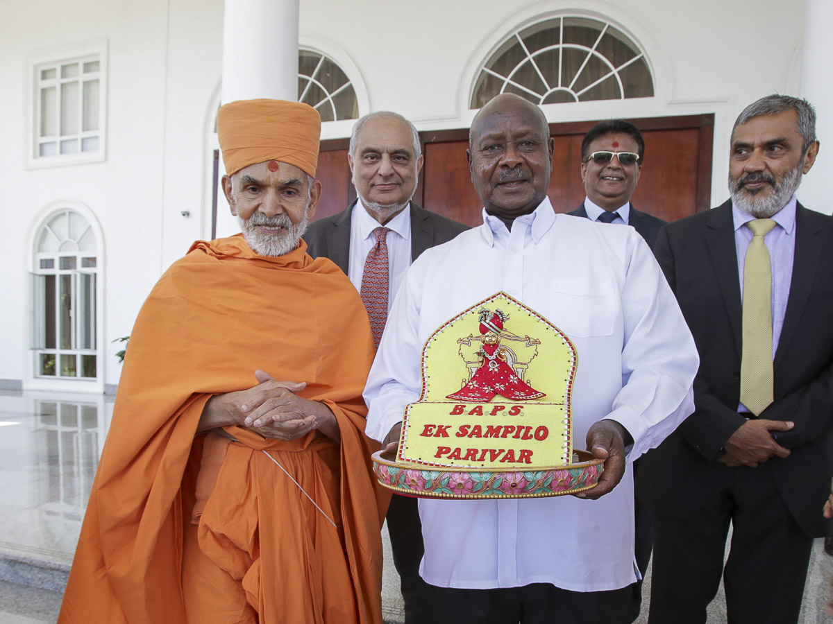 Swamishri meets President