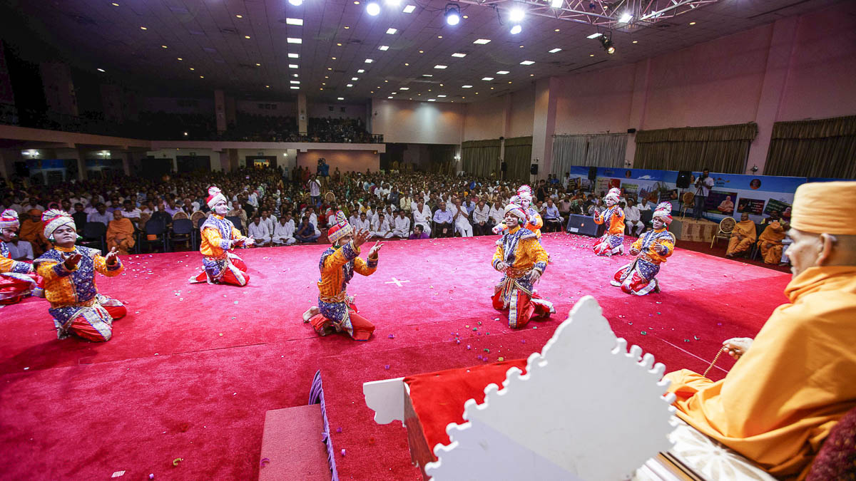 Youths perform a traditional dance, 9 Apr 2017
