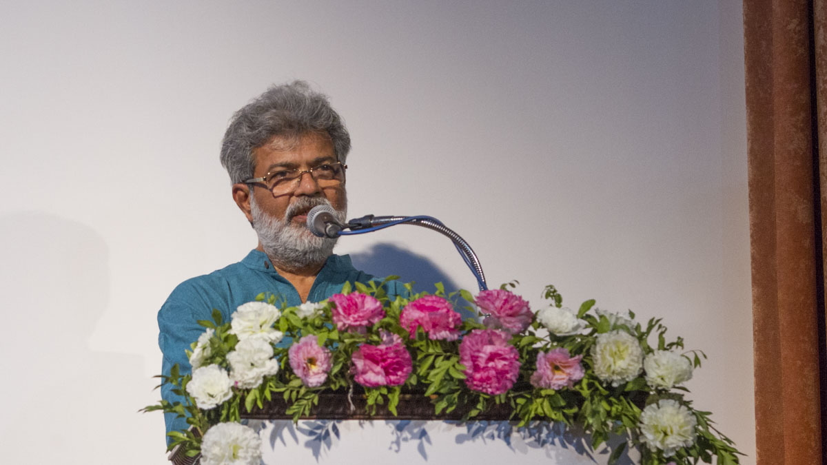 Shri Vasudeo Kamath addresses the assembly