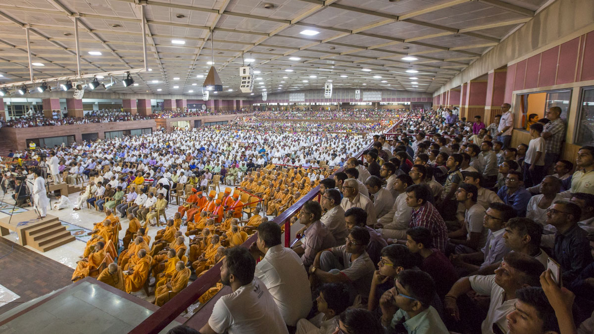 Sadhus and devotees during the assembly 