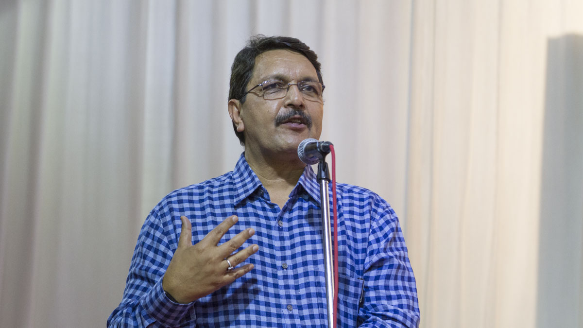 Shri Pradyumna Vyas, Director of NID, Ahmedabad, addresses the assembly