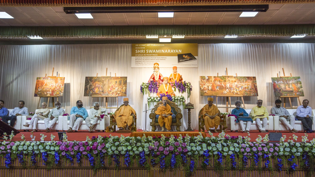 HH Mahant Swami Maharaj blesses the assembly 