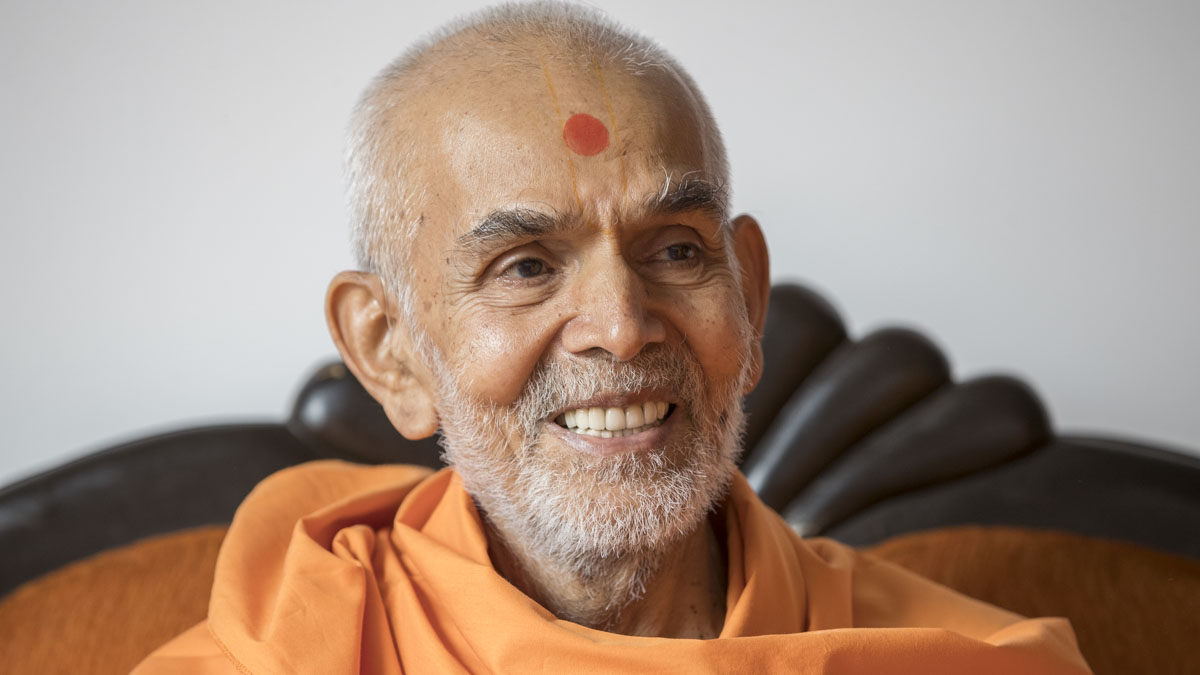 Swamishri in a divine, jovial mood, 29 Apr 2017