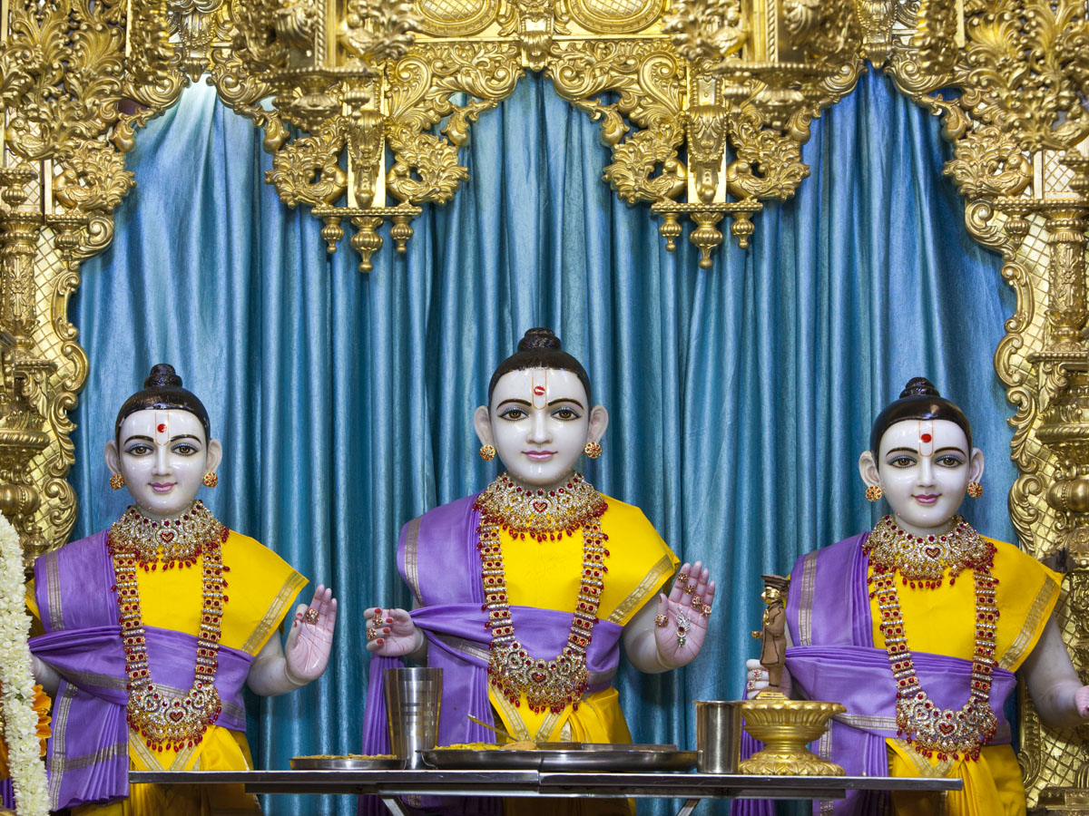 Bhagwan Swaminarayan, Aksharbrahman Gunatitanand Swami and Shri Gopalanand Swami, 30 Apr 2017