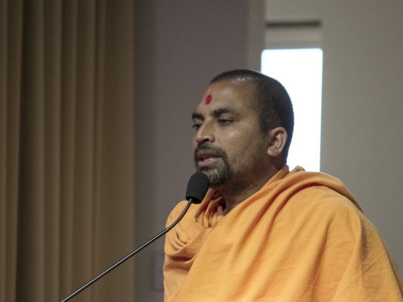 A swami addresses the shibir session
