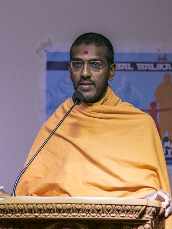 Vedantpriya Swami addresses the shibir session