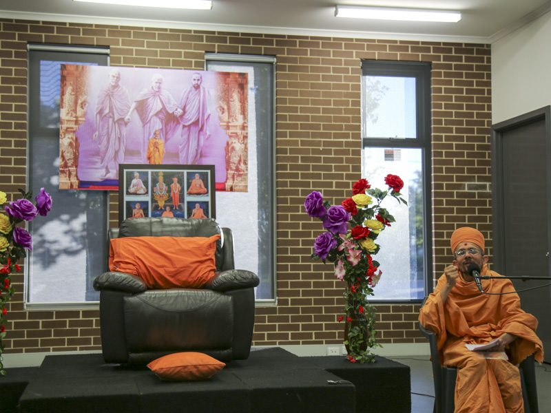 Priyaswarup Swami addresses karyakars