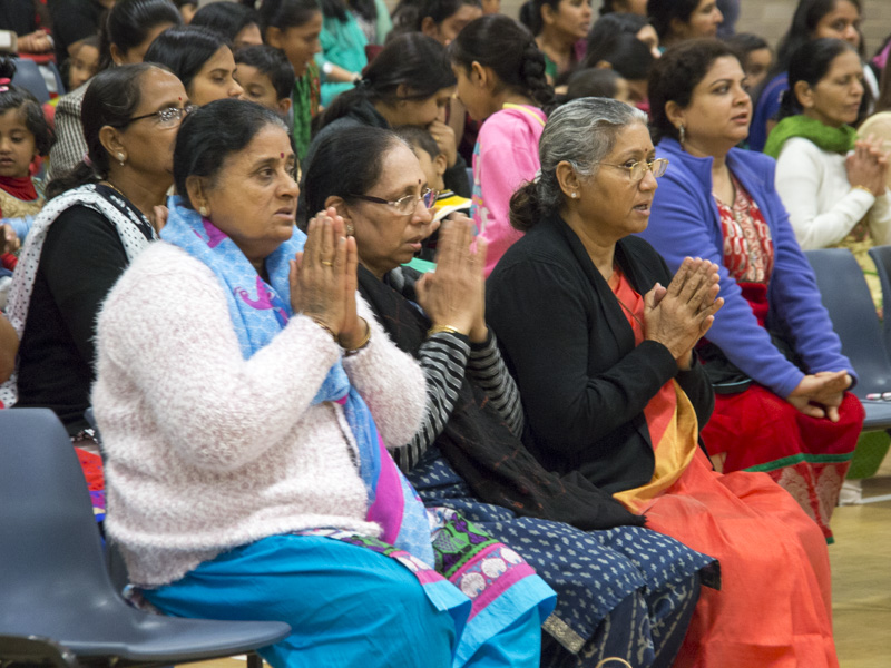 Devotees during the satsang assembly