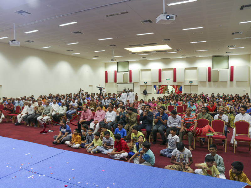 Devotees during the assembly