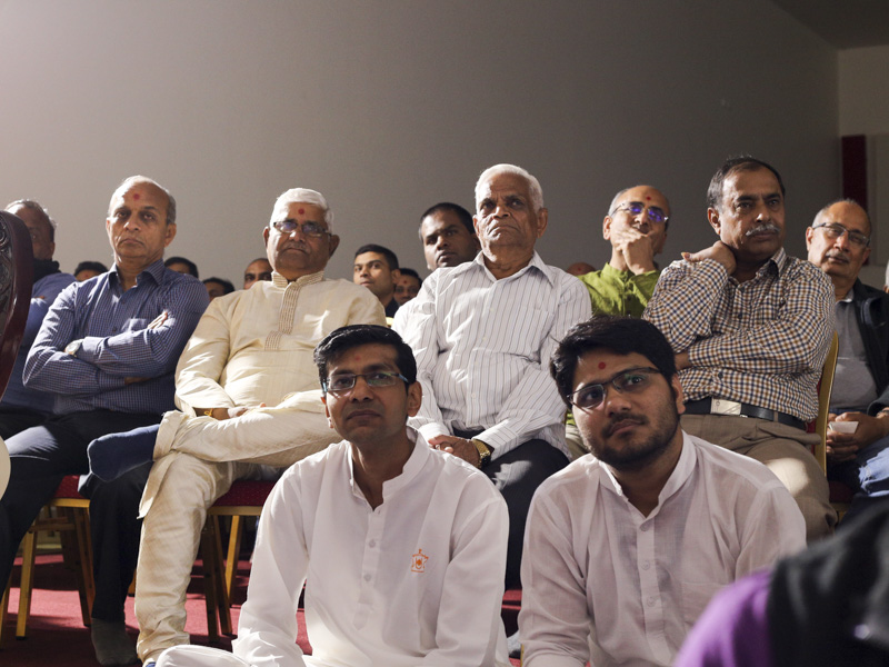 Devotees during the assembly