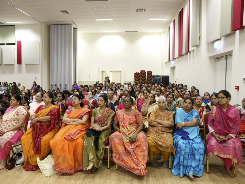 Devotees during the assembly