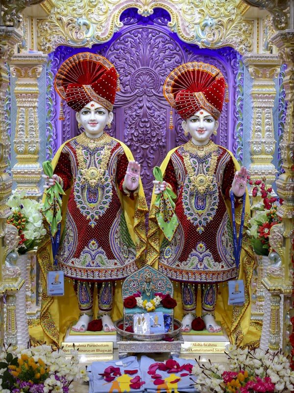 Bhagwan Swaminarayan and Aksharbrahman Gunatitanand Swami