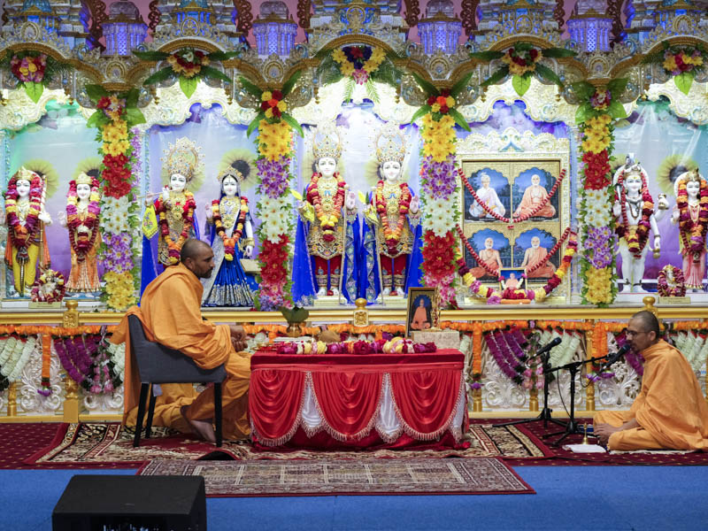 Pramchintan Swami performs patotsav mahapuja rituals