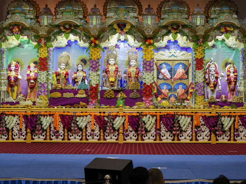 Annakut offered to Thakorji