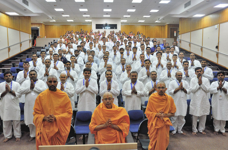 Pujya Tyagvallabh Swami, sadhus and karyakars