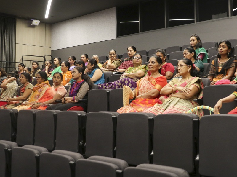 Devotees during the assembly