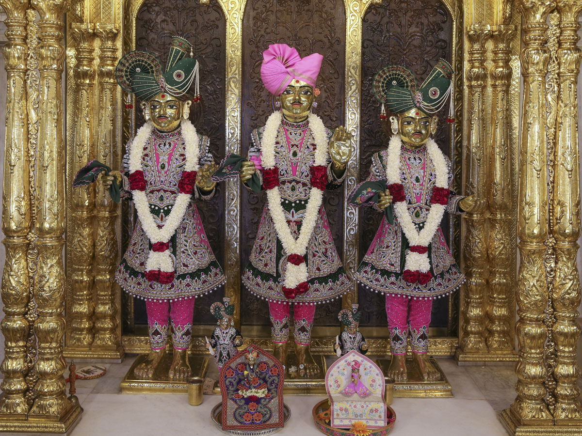 Bhagwan Swaminarayan, Aksharbrahman Gunatitanand Swami and Shri Gopalanand Swami, 1 Jun 2017