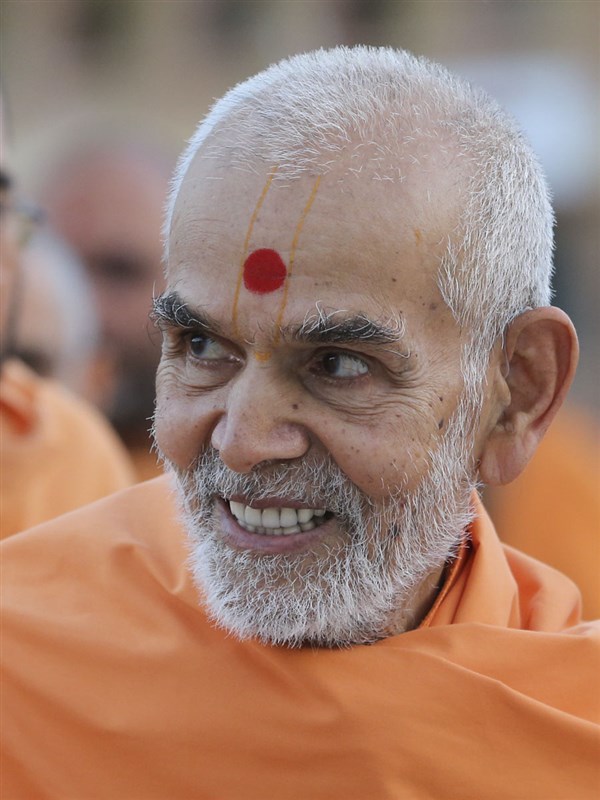 Swamishri in a divine, jovial mood, 1 Jun 2017