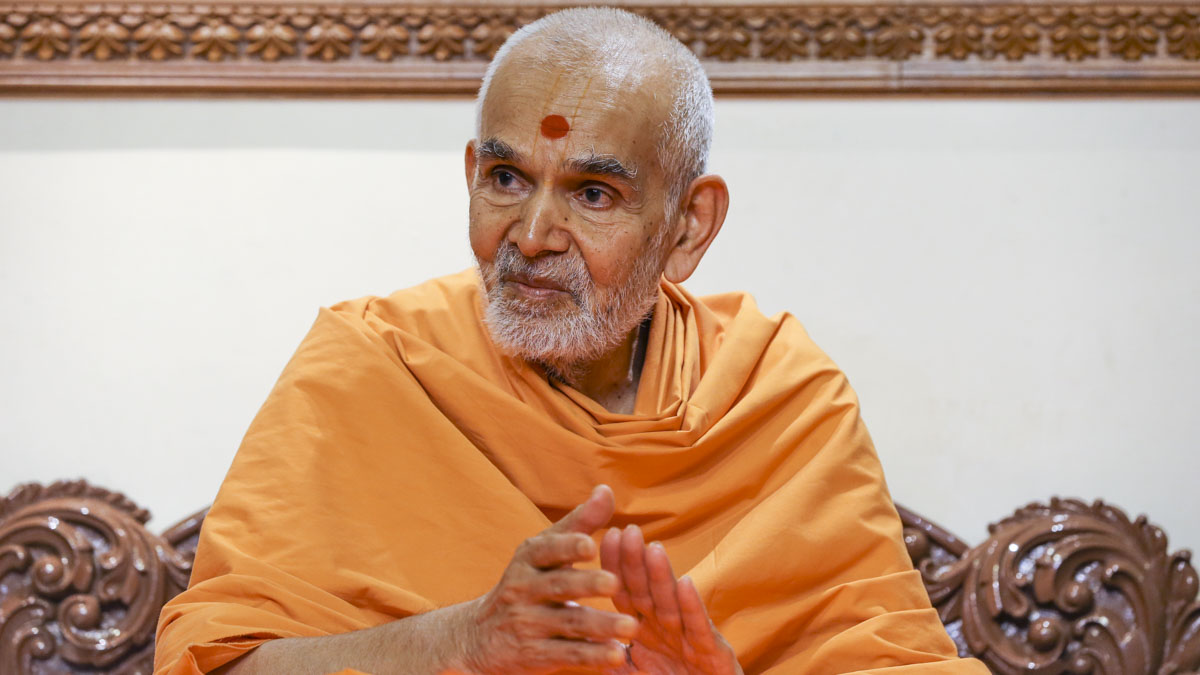 Swamishri in a divine mood, 1 Jun 2017