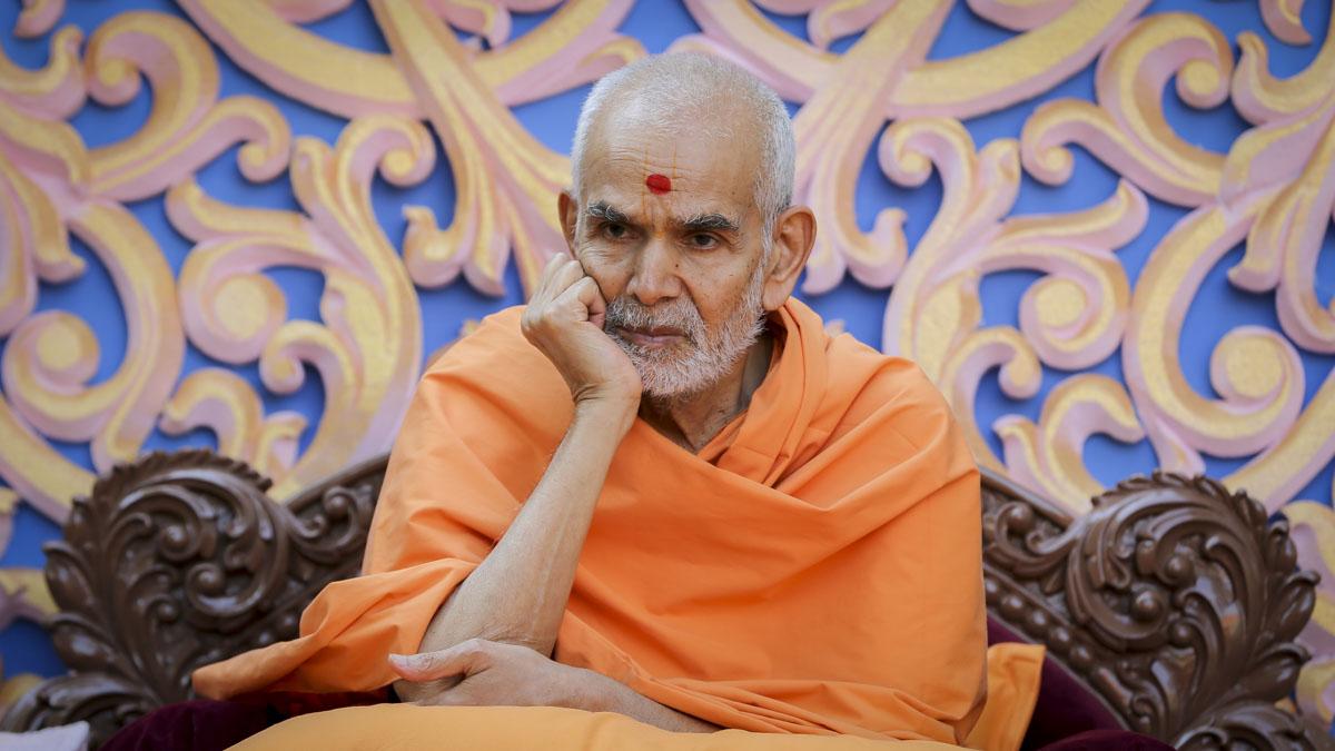 Swamishri in a divine mood, 3 June 2017