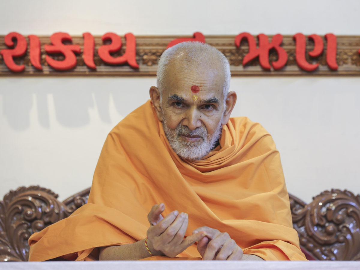 Swamishri in a divine mood, 3 June 2017