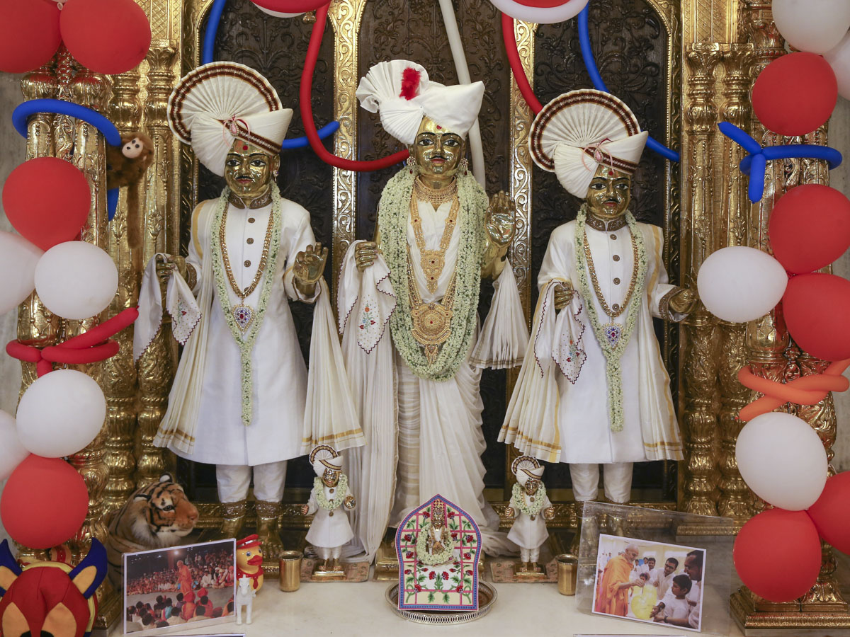 Bhagwan Swaminarayan, Aksharbrahman Gunatitanand Swami and Shri Gopalanand Swami, 4 Jun 2017