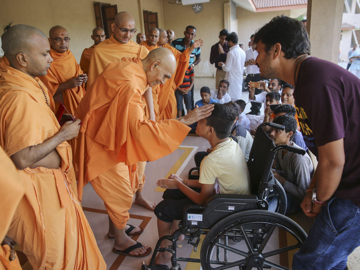 Swamishri blesses an ailing child, 7 Jun 2017