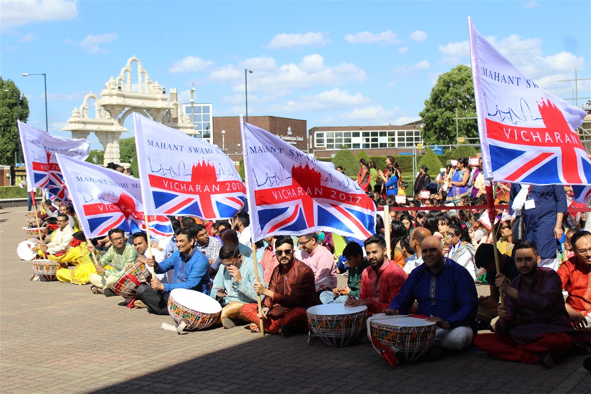 Devotees from around the UK and Europe convened to welcome Param Pujya Mahant Swami Maharaj