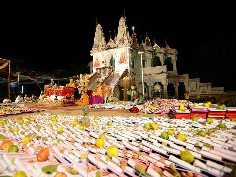 Diwali Celebration with Pramukh Swami Maharaj, Gondal,2009 - 