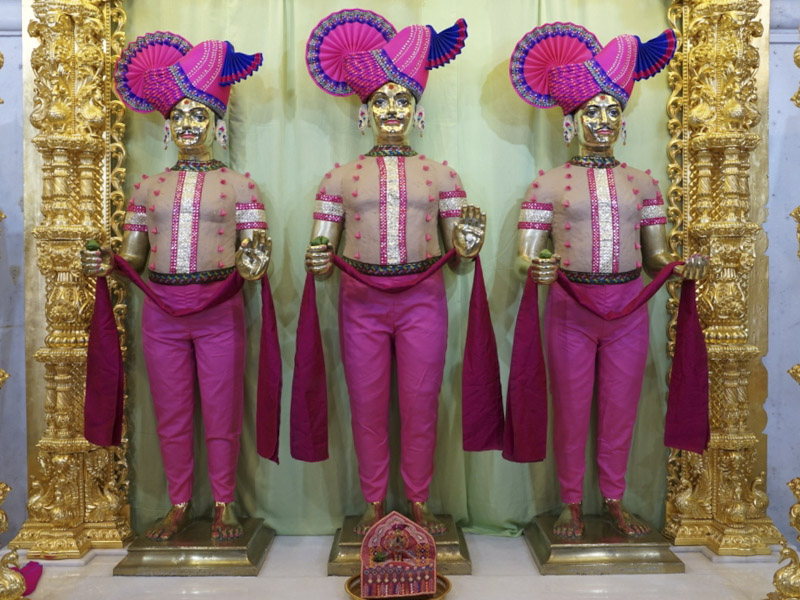 Chandan Adornments 2017, Gadhada