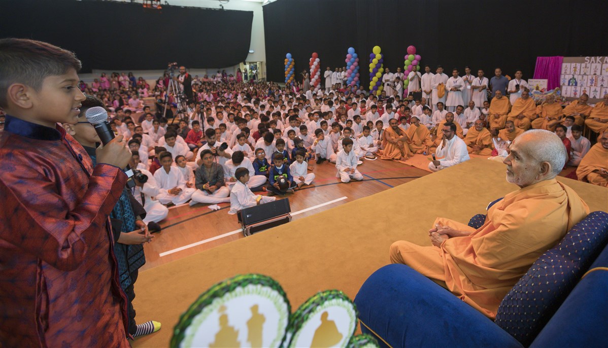 Swamishri revealed some insightful truths to the children during the question-and-answer session