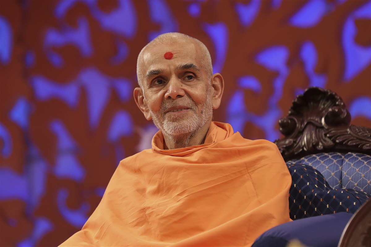 Swamishri in the welcome assembly