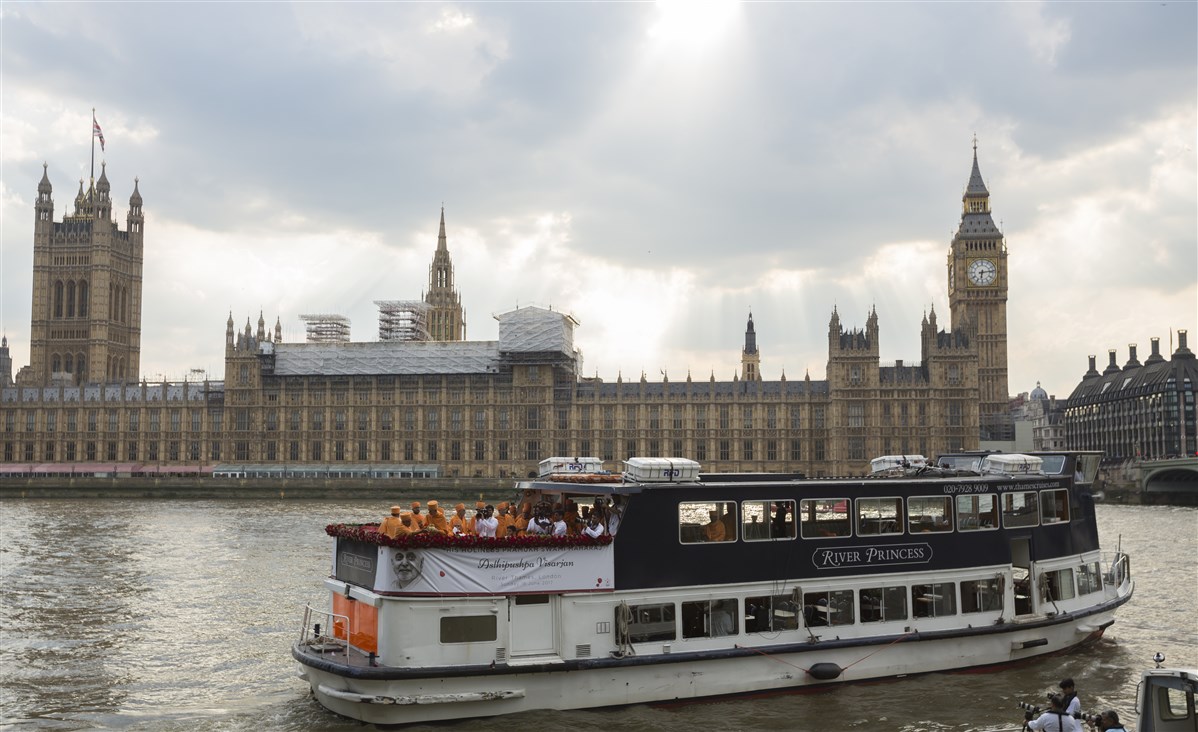 ... with the iconic Palace of Westminster (Houses of Parliament) in the backdrop