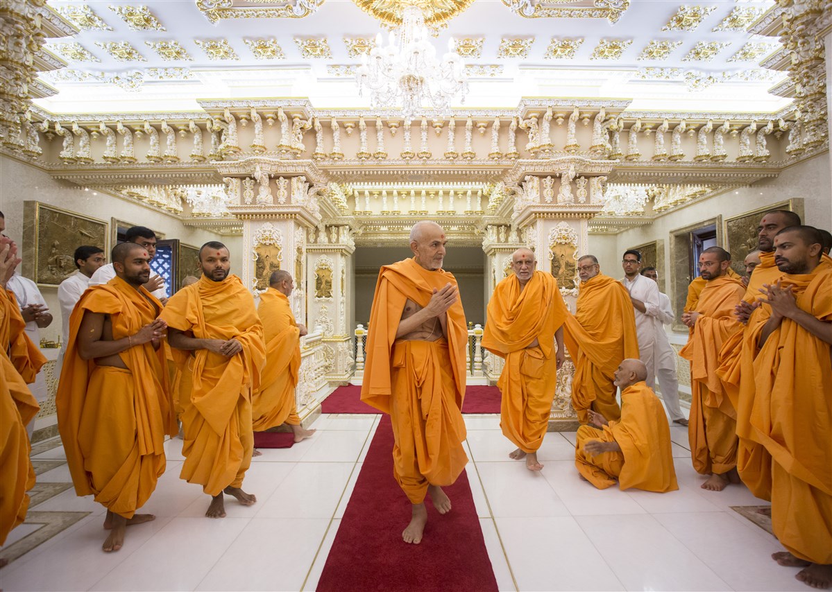 Swamishri greets the sadhus with folded hands