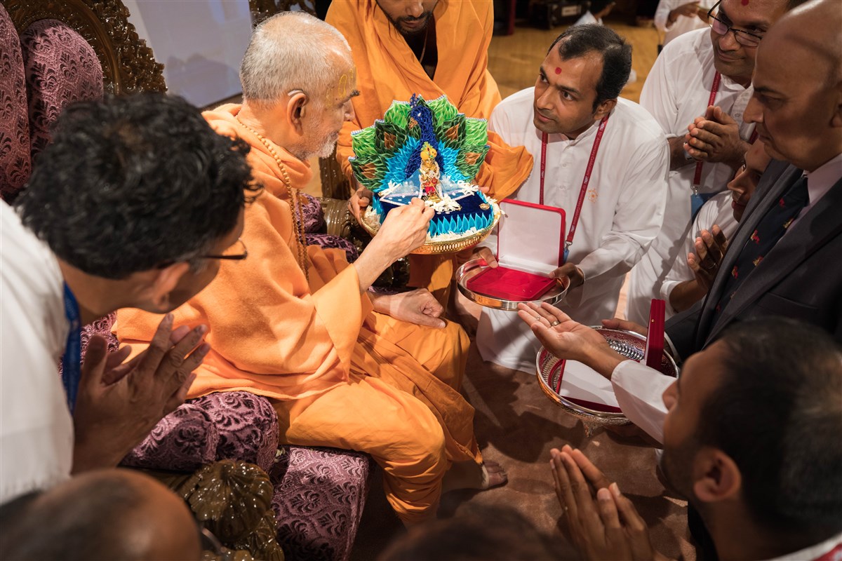 Shri Harikrishna Maharaj and Swamishri bless programs that will be conducted by the Women's wing