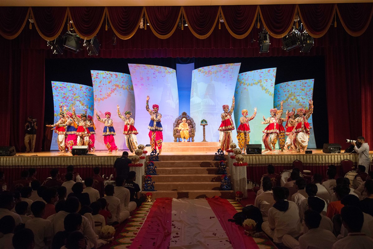 Youths perform a dance before Swamishri
