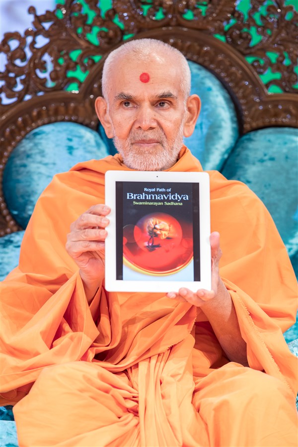 Swamishri inaugurates a new eBook