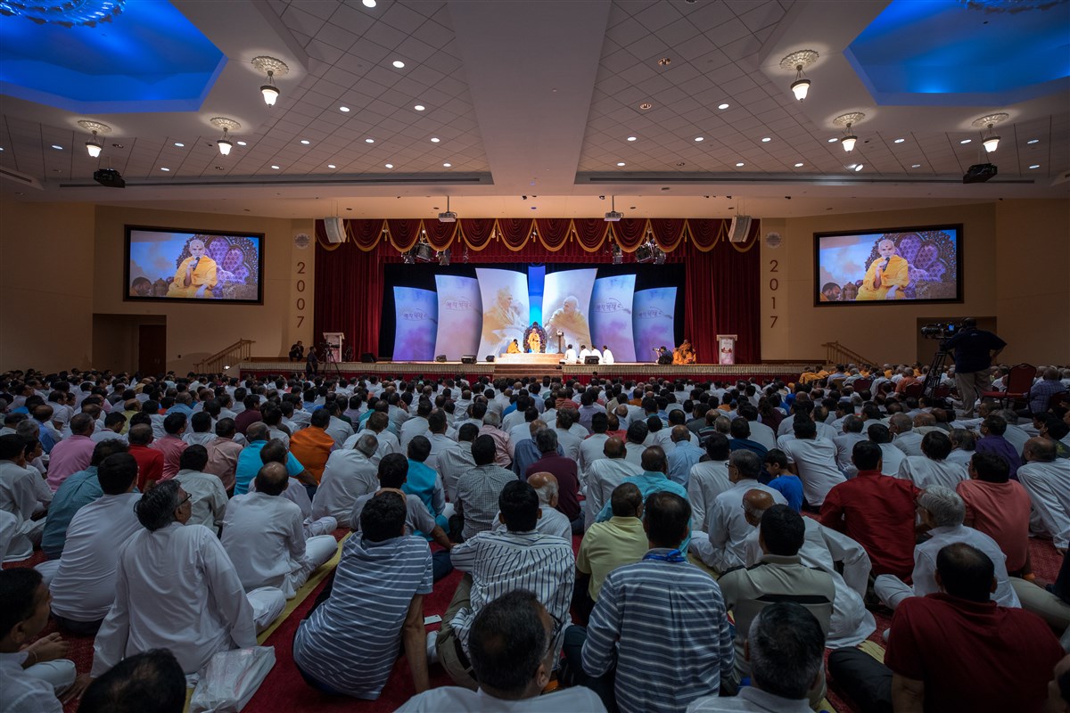 Devotees during the assembly, 2 July 2017