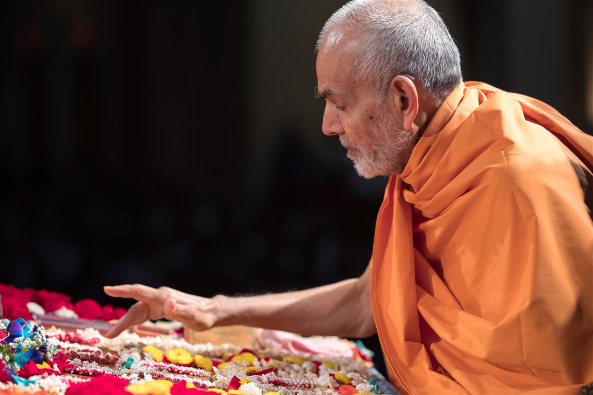 Swamishri engrossed in morning puja, 3 July 2017