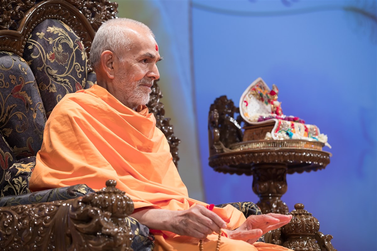 Swamishri attentively observes the program, 3 July 2017