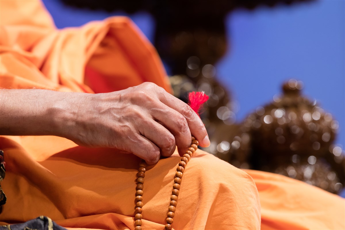 Swamishri performs mala during the program, 3 July 2017